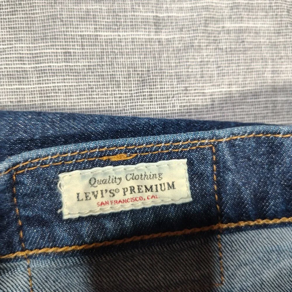 Levi's Premium Jeans Men's Size 34x32 Dark Wash Indigo 541 Athletic Tapered Leg‎